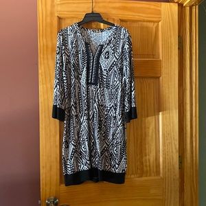 Black and white abstract tunic dress.  3/4 sleeves